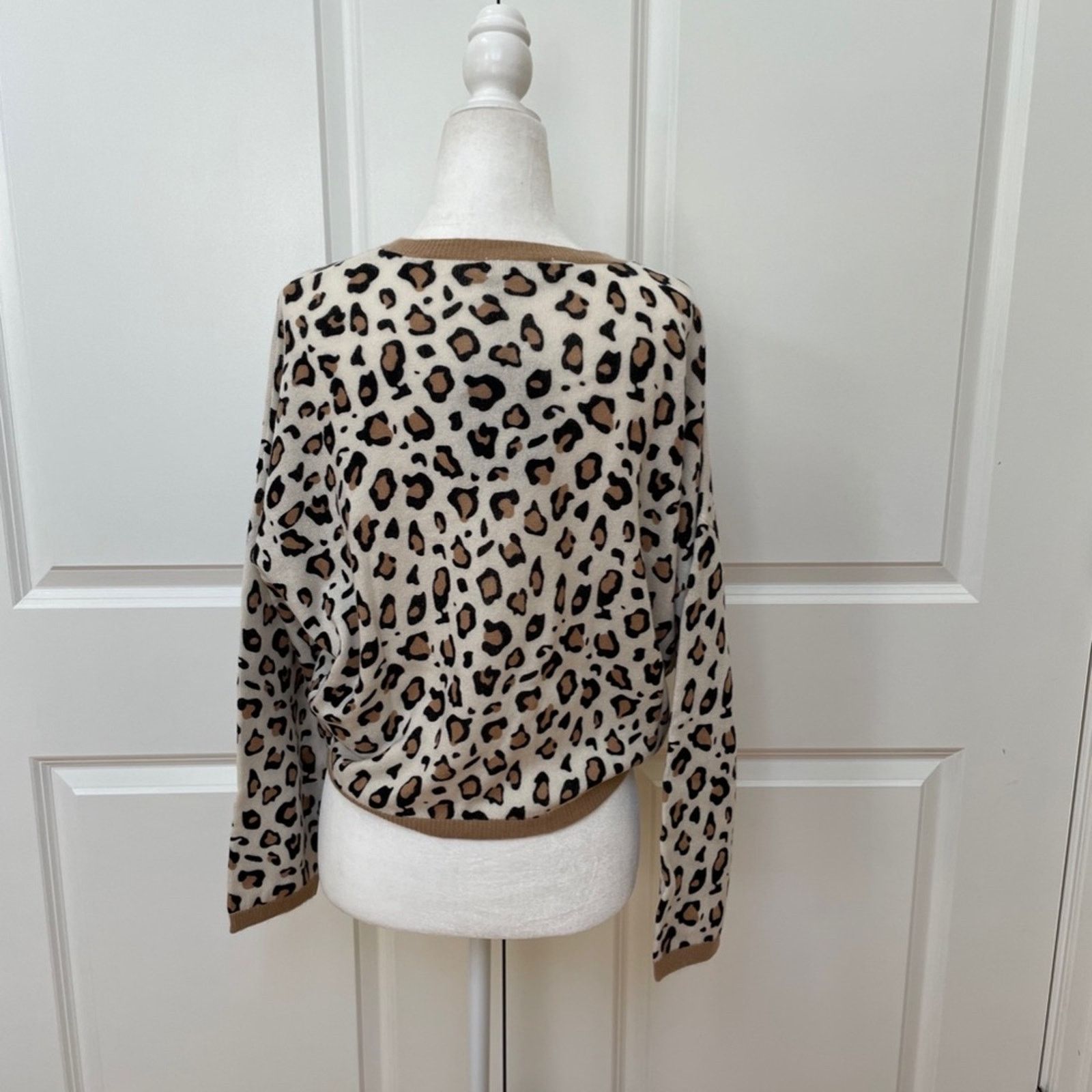 Brodie Cashmere Leopard-Print Cashmere Sweater from BRODIE CASHMERE Size XS / US 0-2 / IT 36-38 - 5 Thumbnail