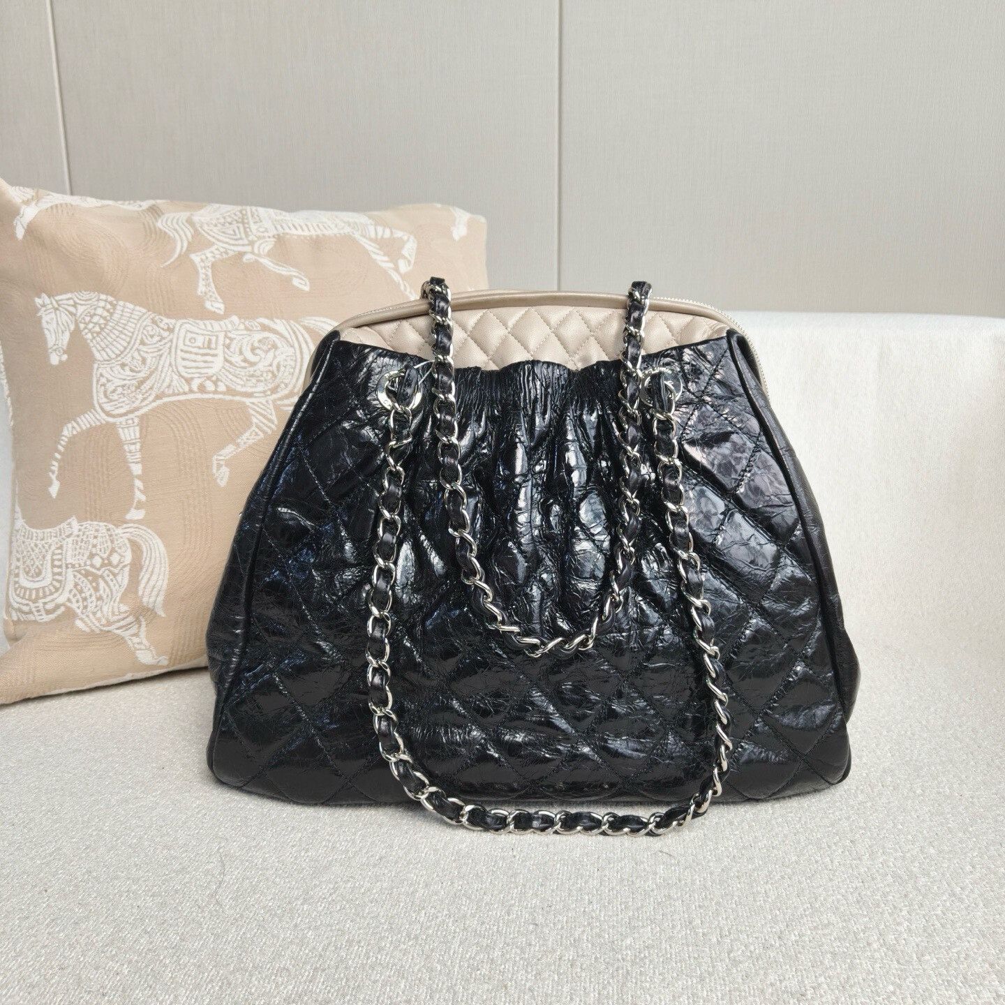 Chanel Pre-loved Bag Very good condition Size ONE SIZE - 1 Thumbnail