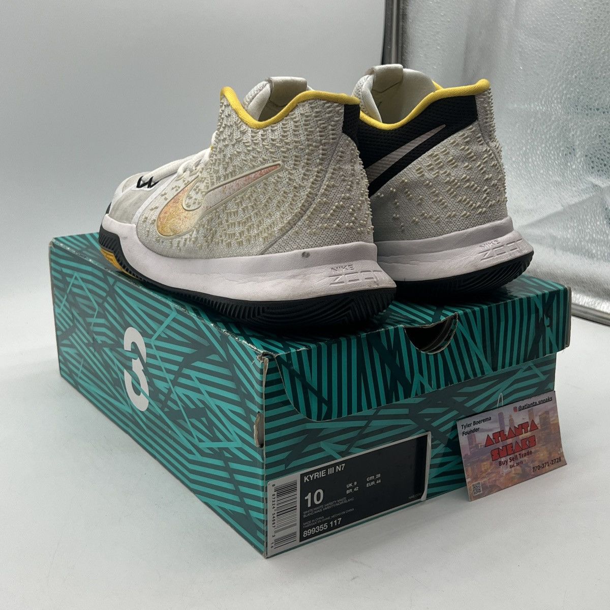 Nike Kyrie 3 NF Size US 10 / EU 43 - 4 Thumbnail