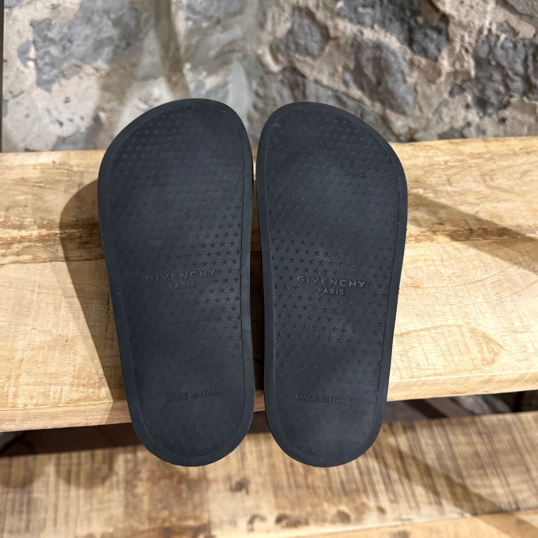 Givenchy Givenchy Black White Logo Rubber Slide Sandals Size US 5 / IT 35 - 8 Thumbnail
