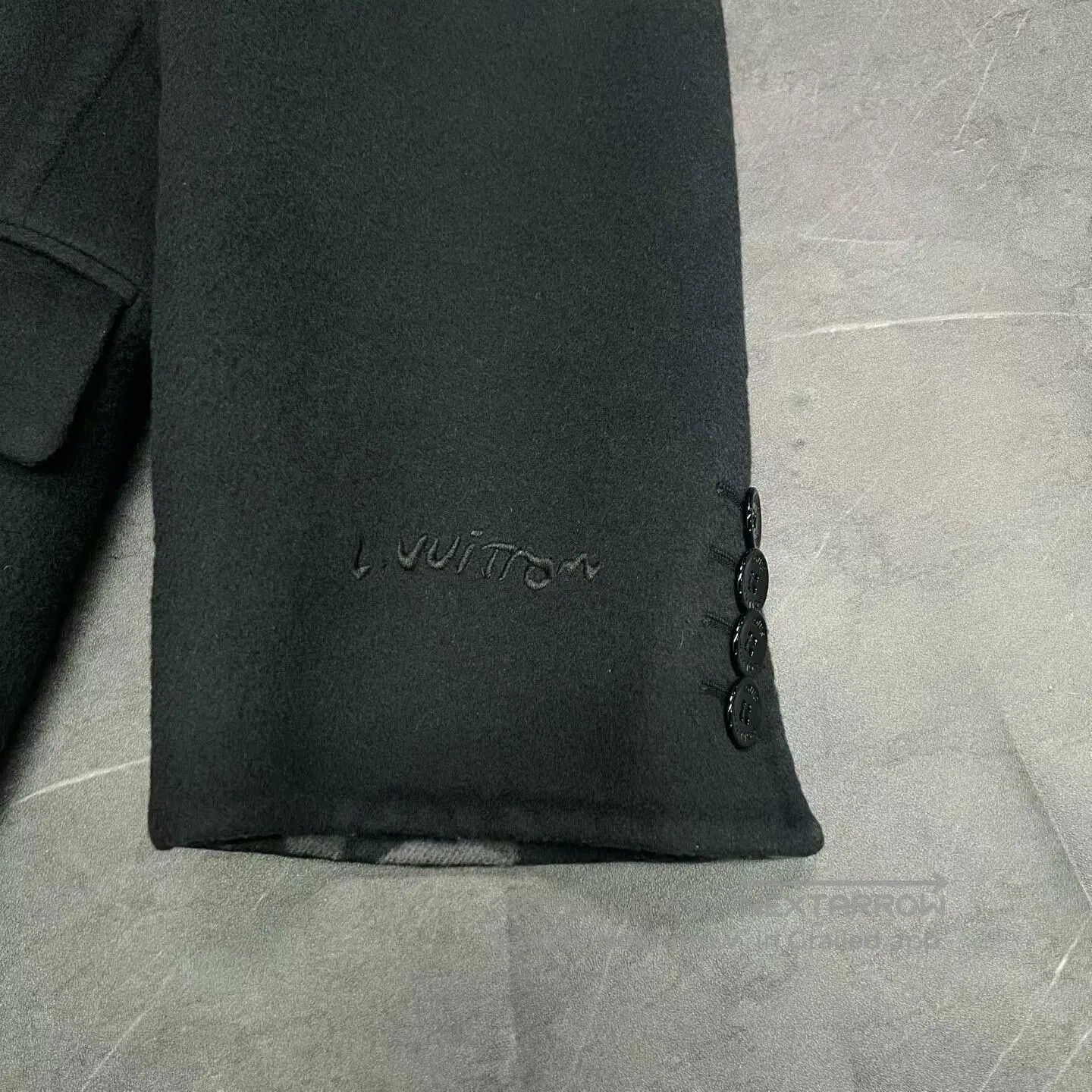 Louis Vuitton louis vuitton black wool coat size 48. Size US L / EU 52-54 / 3 - 3 Thumbnail
