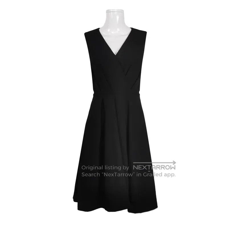 Hermes Hermes Black V-neck wool, size 34, nearly new Size XXS / US 00 / IT 34 - 1 Thumbnail