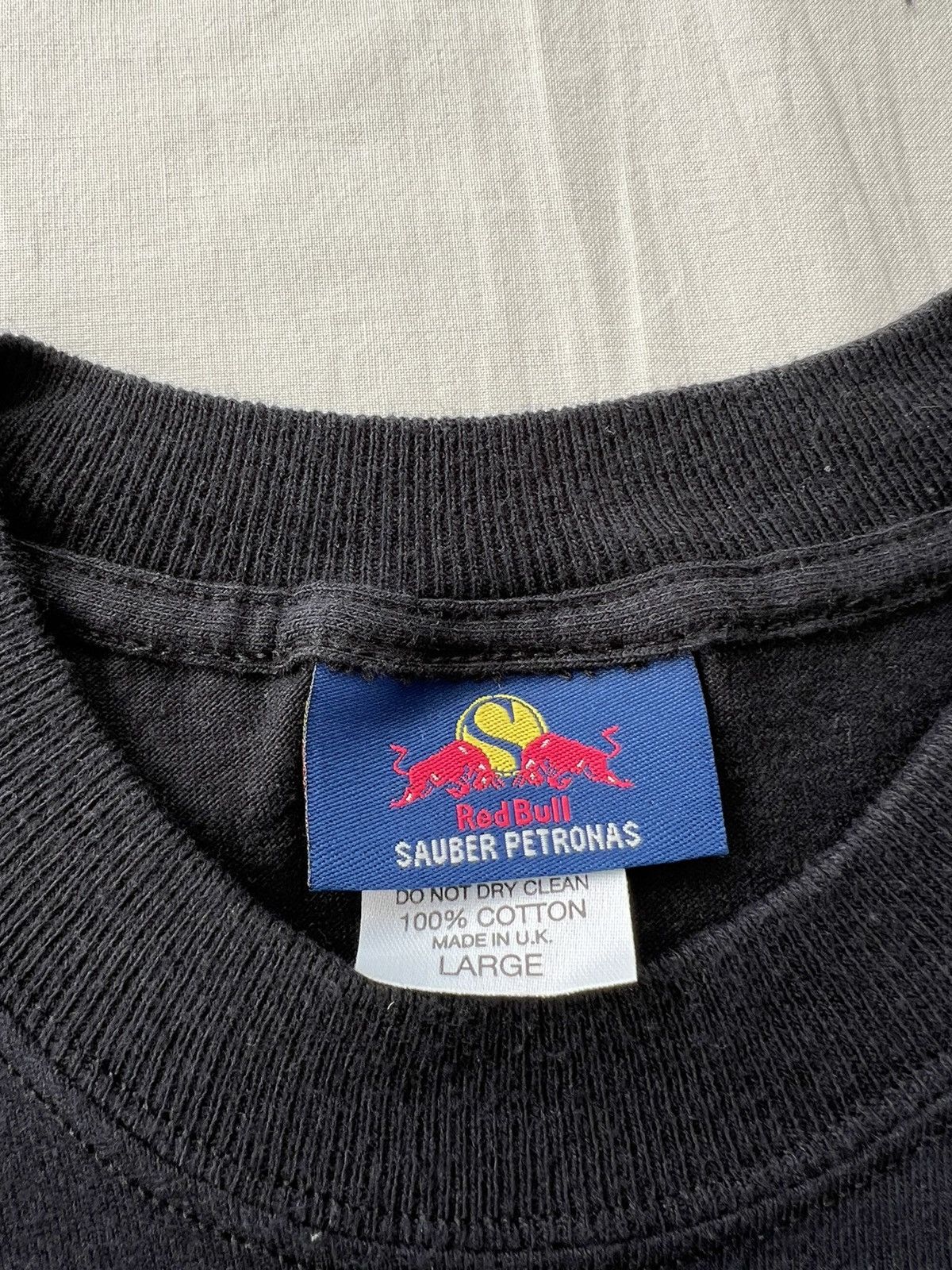 Formula 1 Vintage 90s Red Bull Sauber Petronas C18 F1 Formula 1 Tee Size US L / EU 52-54 / 3 - 9 Thumbnail