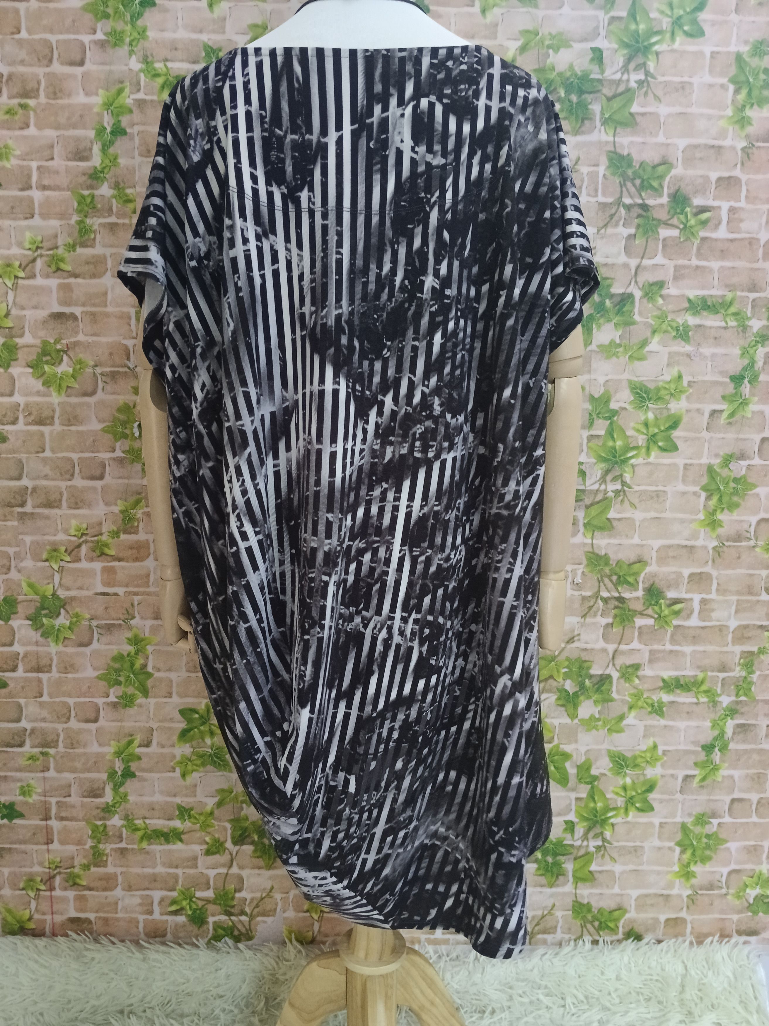 Issey Miyake ISSEY MIYAKE GRAPHIC STRIPE DRAPED TUNIC MID DRESS Size M / US 6-8 / IT 42-44 - 5 Thumbnail