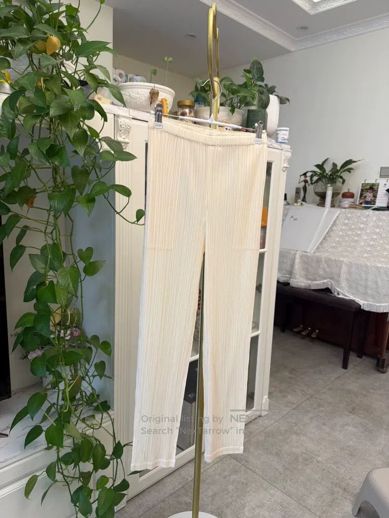 Issey Miyake Issey Miyake Light Beige Straight Slim Pants Size 25" / US 0 / IT 36 - 2 Thumbnail