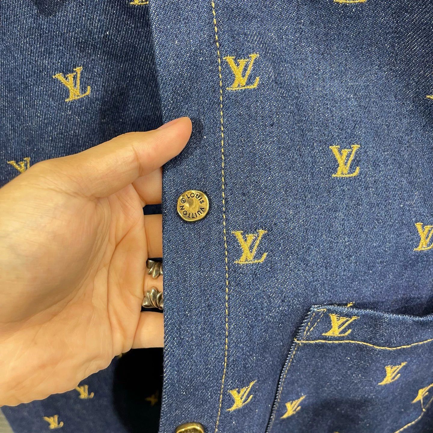 Louis Vuitton LV PW x Gold Embroidered All Over Short Sleeve Denim Shirt L Size US L / EU 52-54 / 3 - 3 Thumbnail