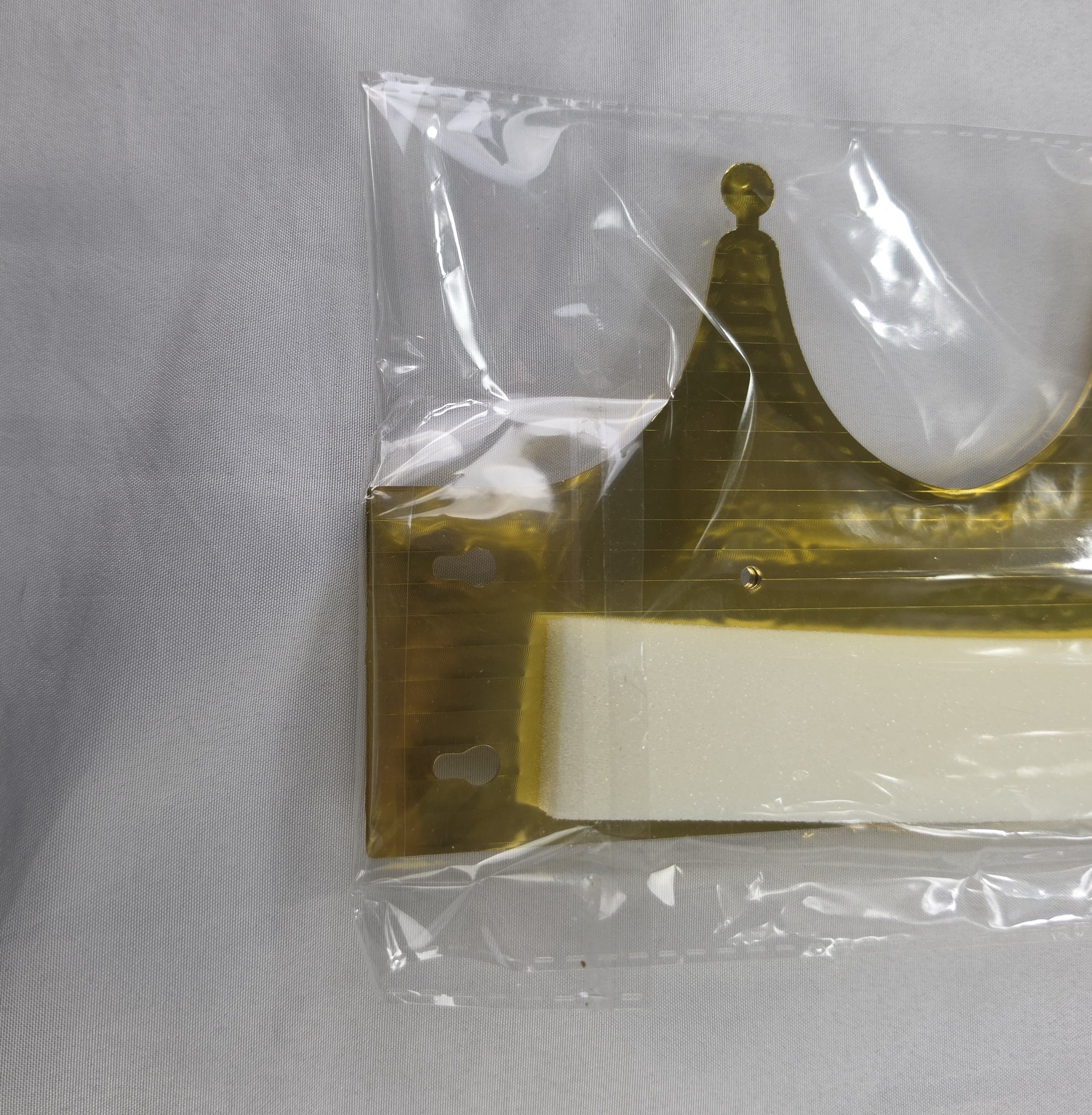 Supreme Supreme Gold Crown Free Gift SS26 Red Jewels BRAND NEW Size ONE SIZE - 6 Thumbnail