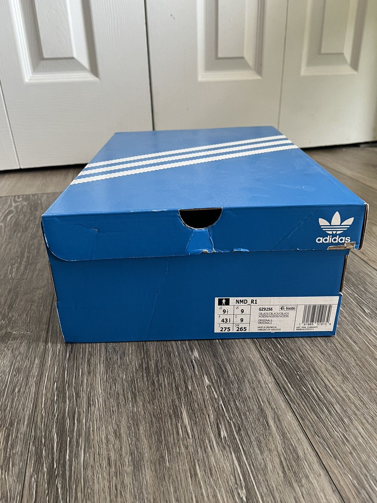 Adidas Adidas all black NMD_R1 never worn Size US 9 / EU 42 - 7 Thumbnail