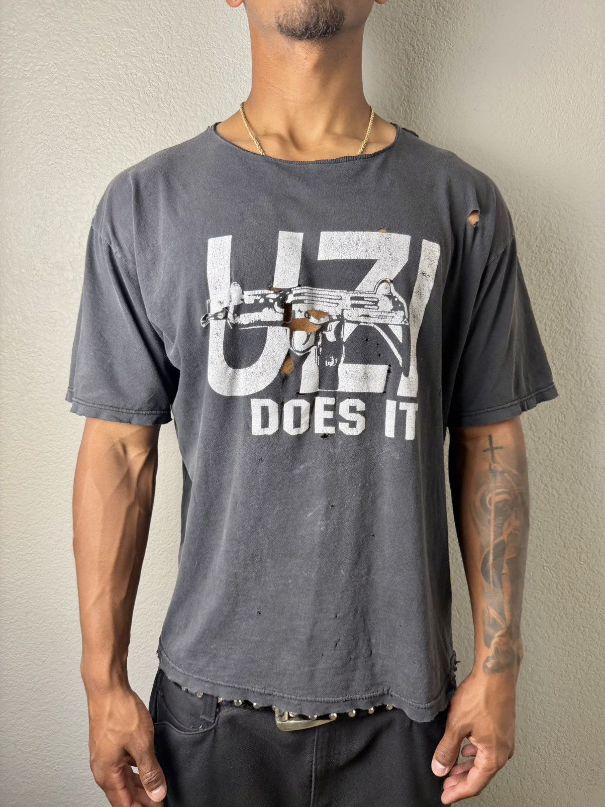 Other 90s Uzi Does It Thrashed Distressed Euro Graphic Tee Size US XL / EU 56 / 4 - 1 Thumbnail