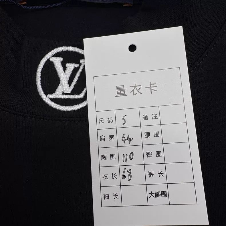 Louis Vuitton Louis Vuitton Neckline monogram embroidered short sleeve Size US S / EU 44-46 / 1 - 7 Thumbnail