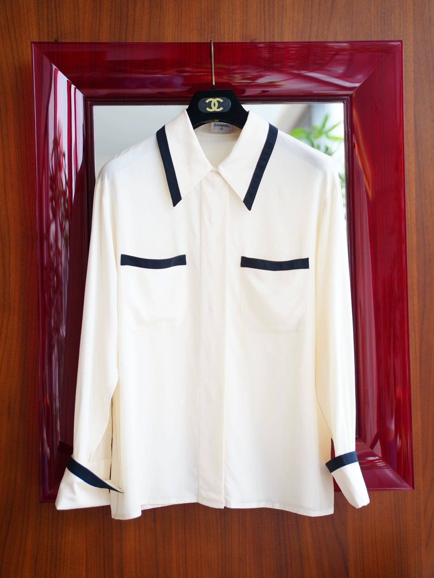 Chanel Chanel Vintage Silk Cream Preppy Shirt with Removable Gold Cufflinks Size S / US 4 / IT 40 - 2 Thumbnail