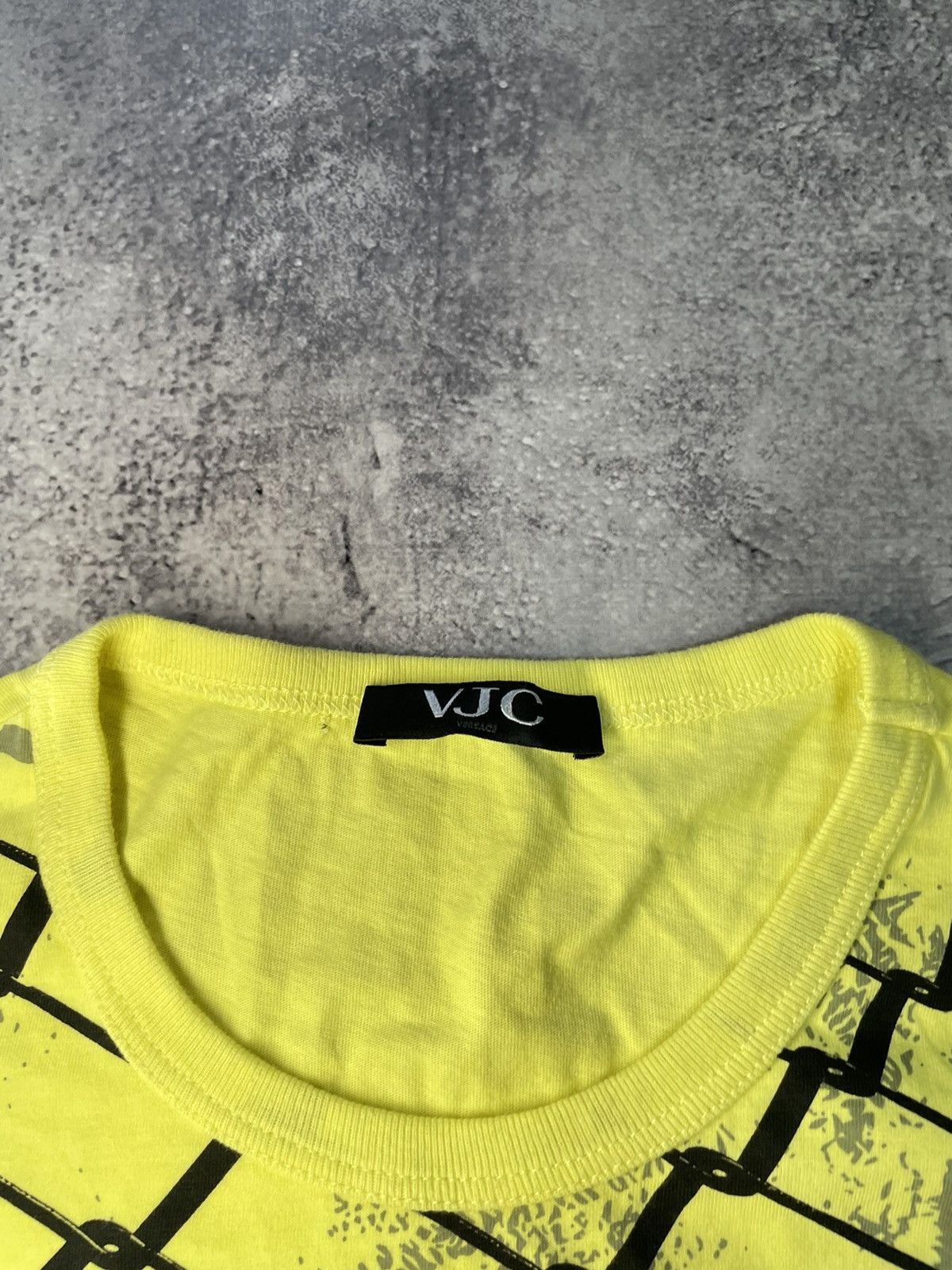 Versace Vintage 90s Versace Jeans Couture Big Logo Archive T-shirt Size US S / EU 44-46 / 1 - 4 Thumbnail