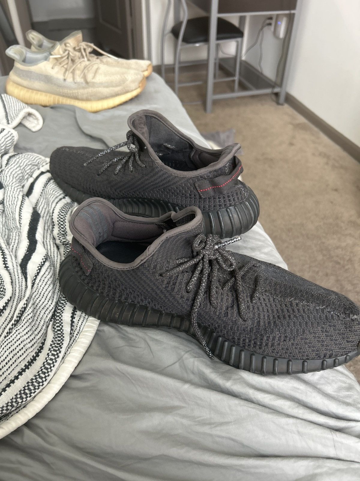 Adidas Yeezy Boost 350 V2 Size US 12.5 / EU 45-46 - 6 Thumbnail