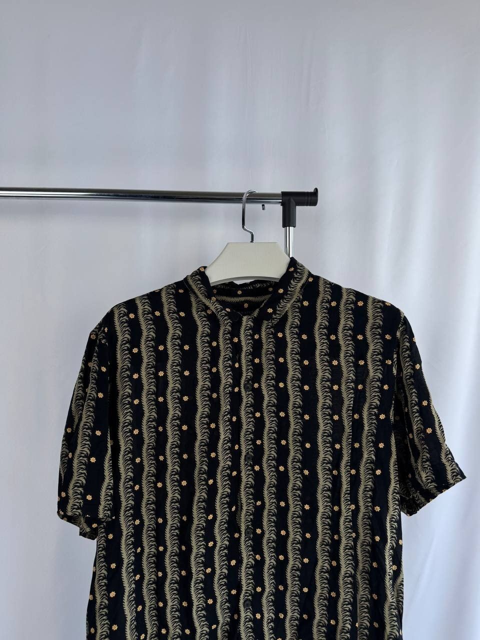 Allsaints AllSaints Short Sleeve Button Up Shirt Men Black Patterned Size US XL / EU 56 / 4 - 2 Thumbnail
