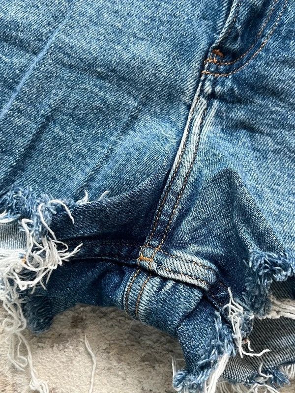 Calvin Klein Calvin Klein Sz W 24 / XS Denim Shorts Size 24" / US 00 / IT 34 - 10 Thumbnail