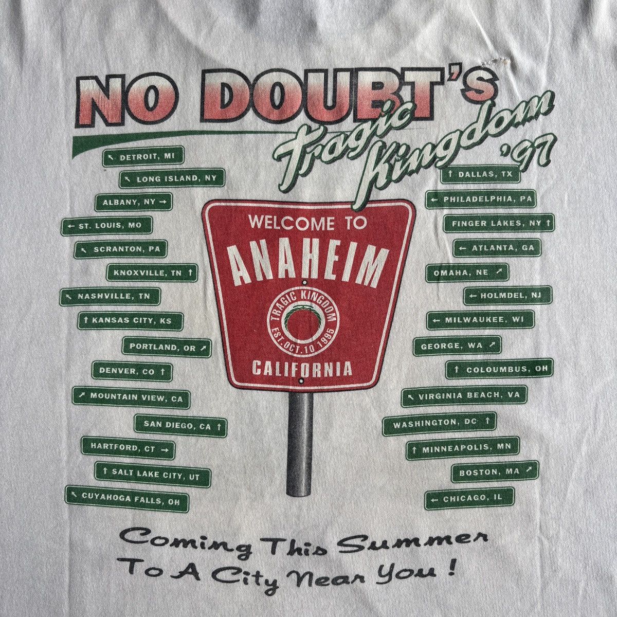 Band Tees Vintage Band Shirt No Doubt Tragic Kingdom 1997 Tour Size US L / EU 52-54 / 3 - 6 Thumbnail