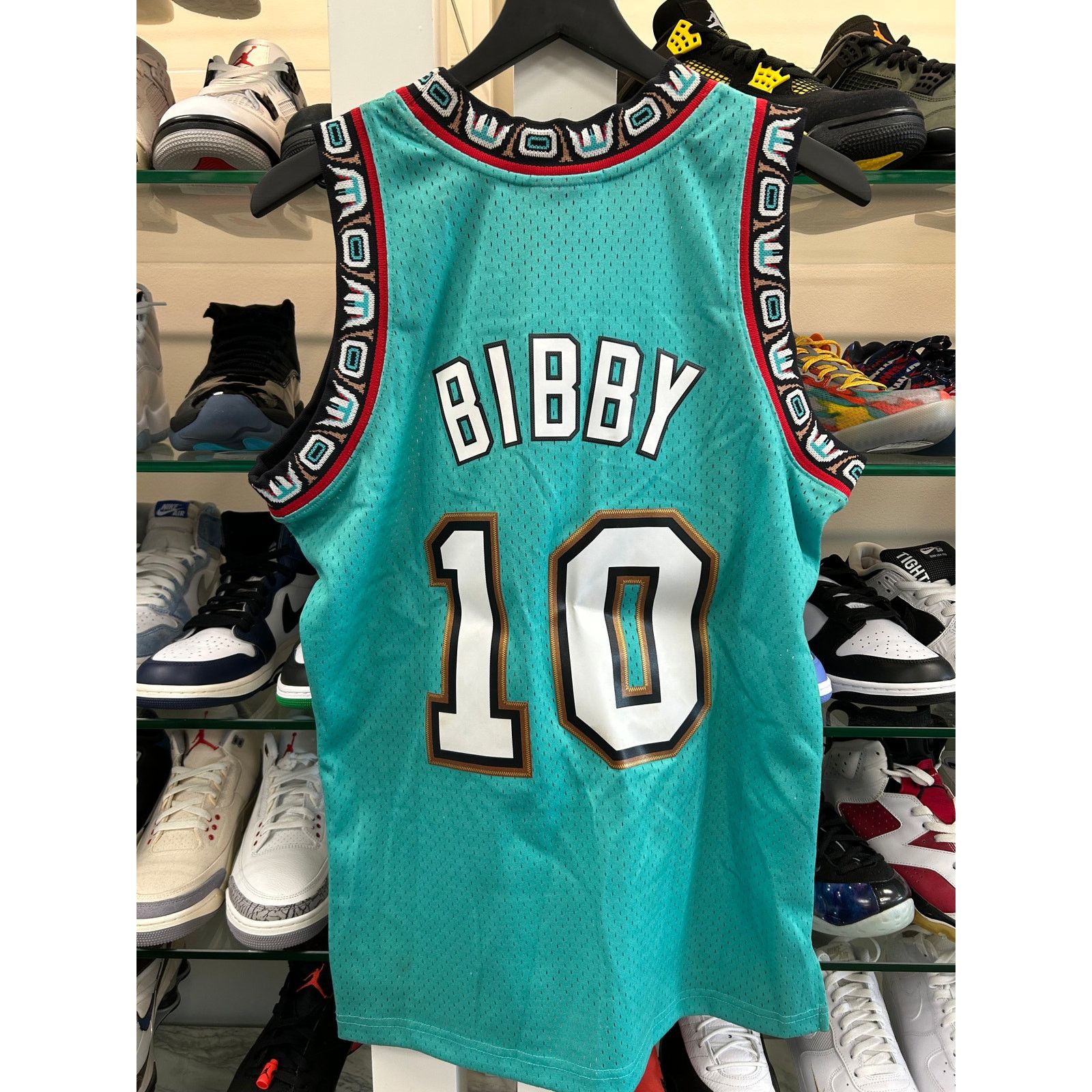 Mitchell & Ness Mike Bibby Vancouver Grizzlies Jersey Mitchell & Ness M B15 Size US M / EU 48-50 / 2 - 2 Thumbnail
