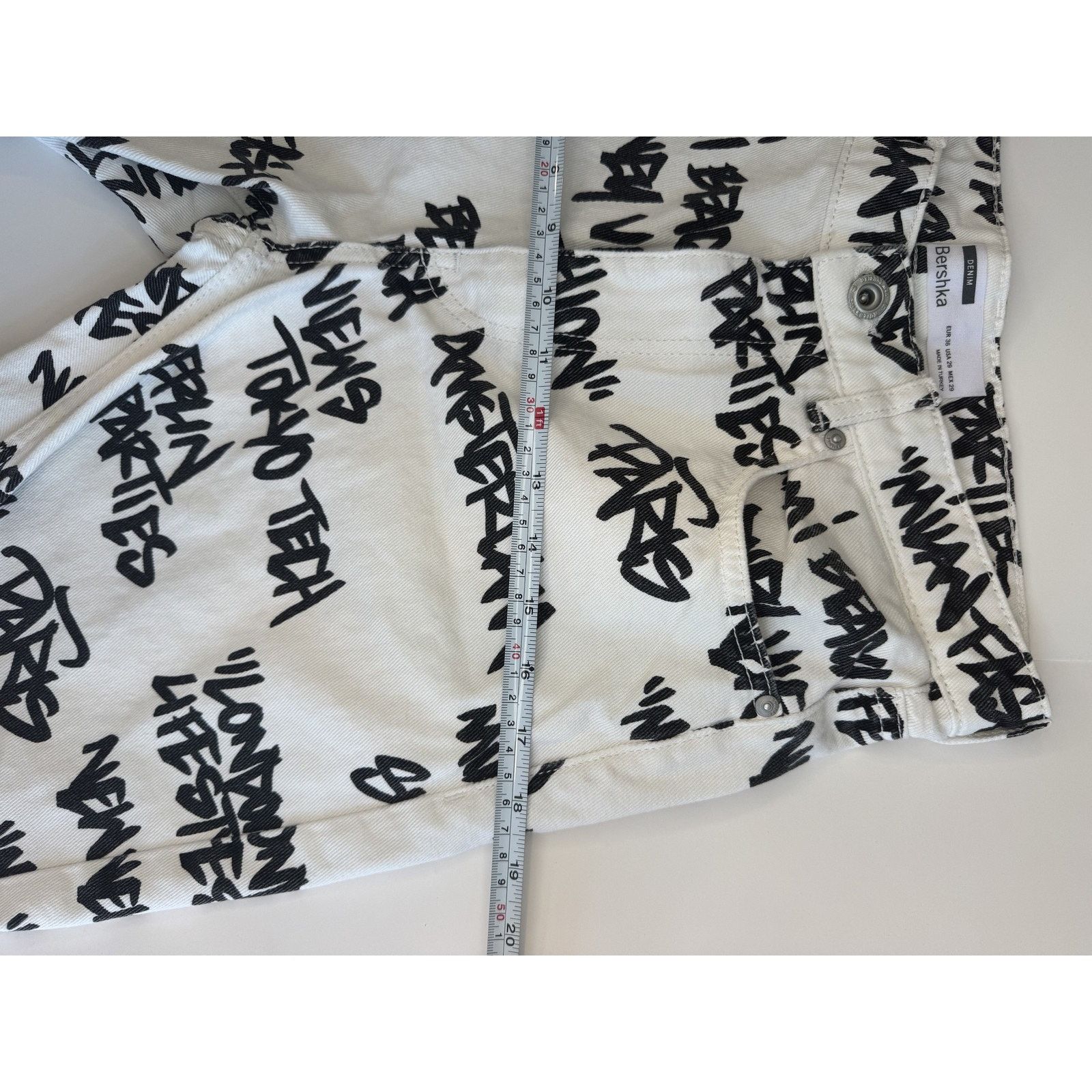 Bershka Bershka Shorts Mens Graffiti Print Urban Street Distressed Size US 29 - 6 Thumbnail
