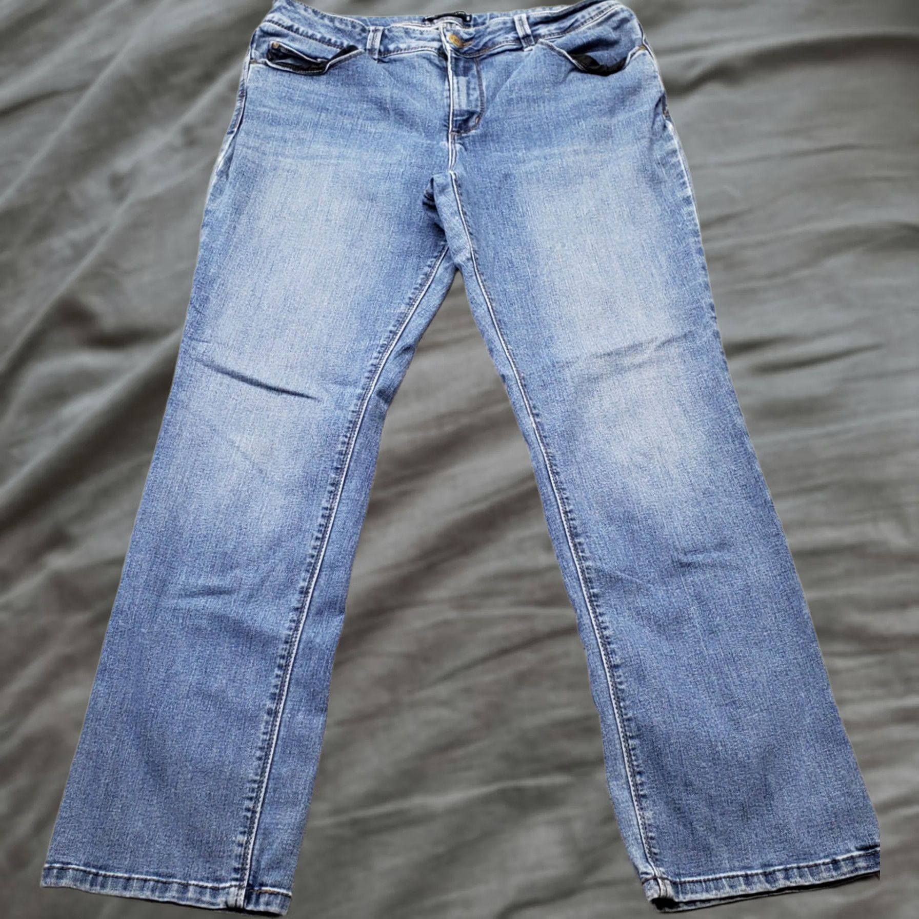 Lee Lee Jeans Womens 14M Blue Denim Stretch Perfect Fit Faded Grunge Straight Leg Shirt? Size 36" / US 14 / IT 50 - 1 Thumbnail