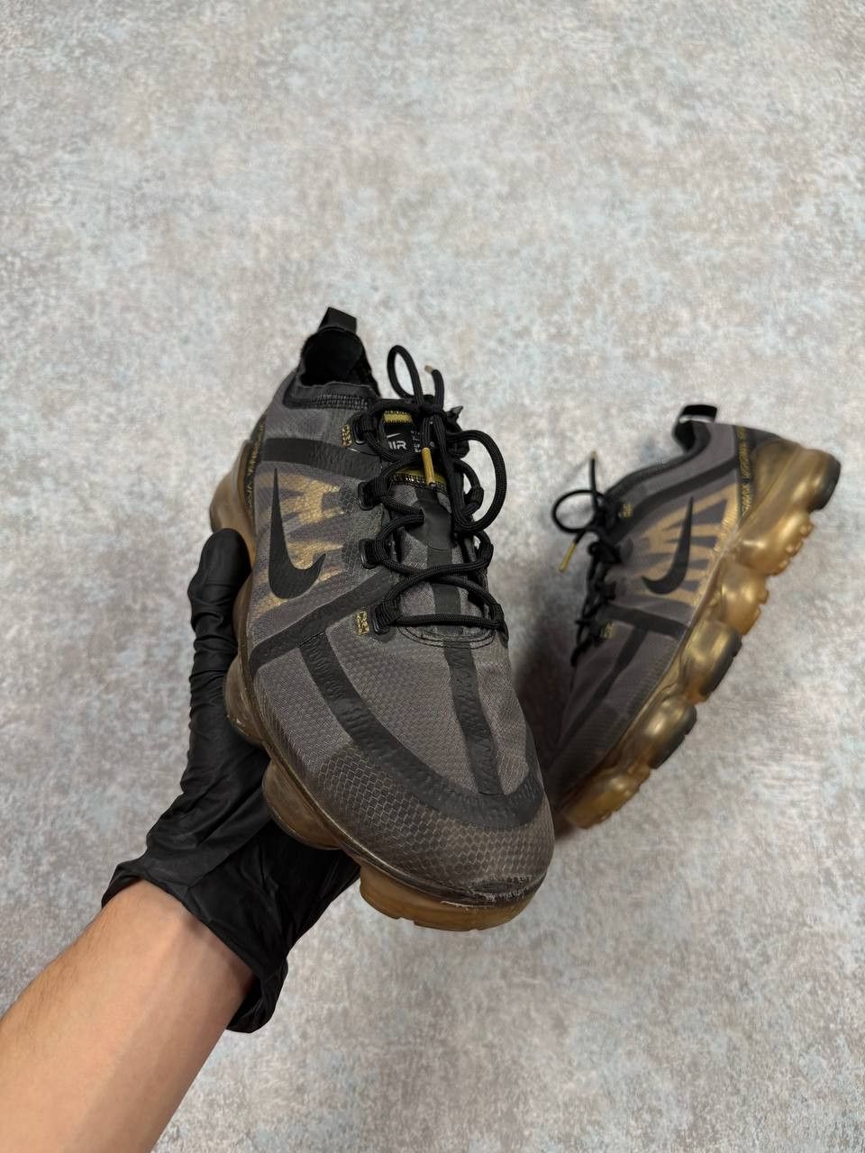 Nike Nike Air Vapormax Black Gold Sneakers Size US 9 / EU 42 - 2 Thumbnail
