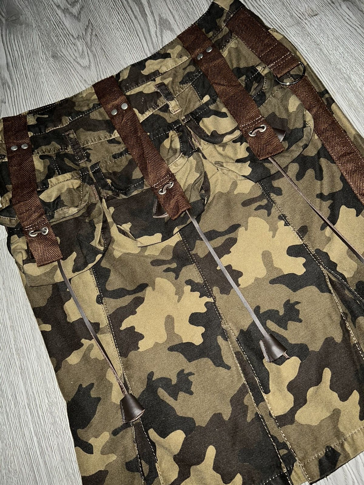 Japanese Brand Camo print flap pocket cargo mini skirt 🔋🖤 Size 25" / US 0 / IT 36 - 5 Thumbnail