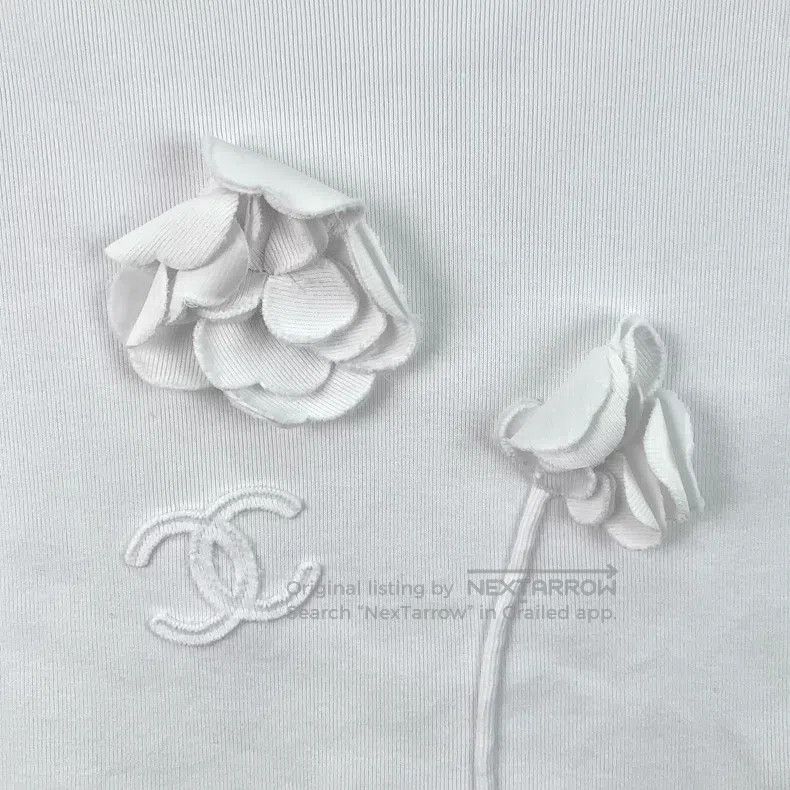 Chanel Chanel White camelia relief cotton round-neck short-sleeve Size XXS / US 00 / IT 34 - 4 Thumbnail