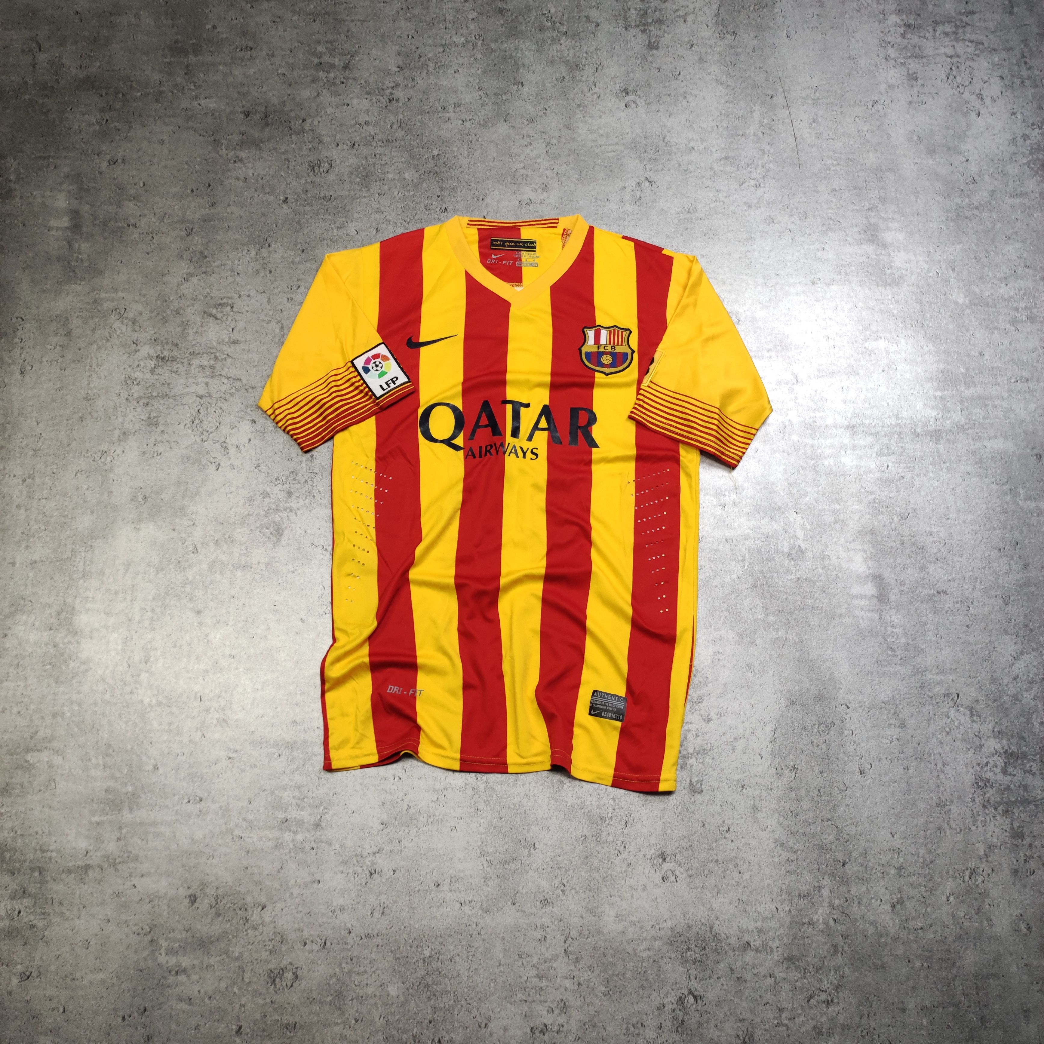 Other FC Barcelona Nike RARE #10 Leo Messi Away 2014 Jersey Size US M / EU 48-50 / 2 - 2 Thumbnail
