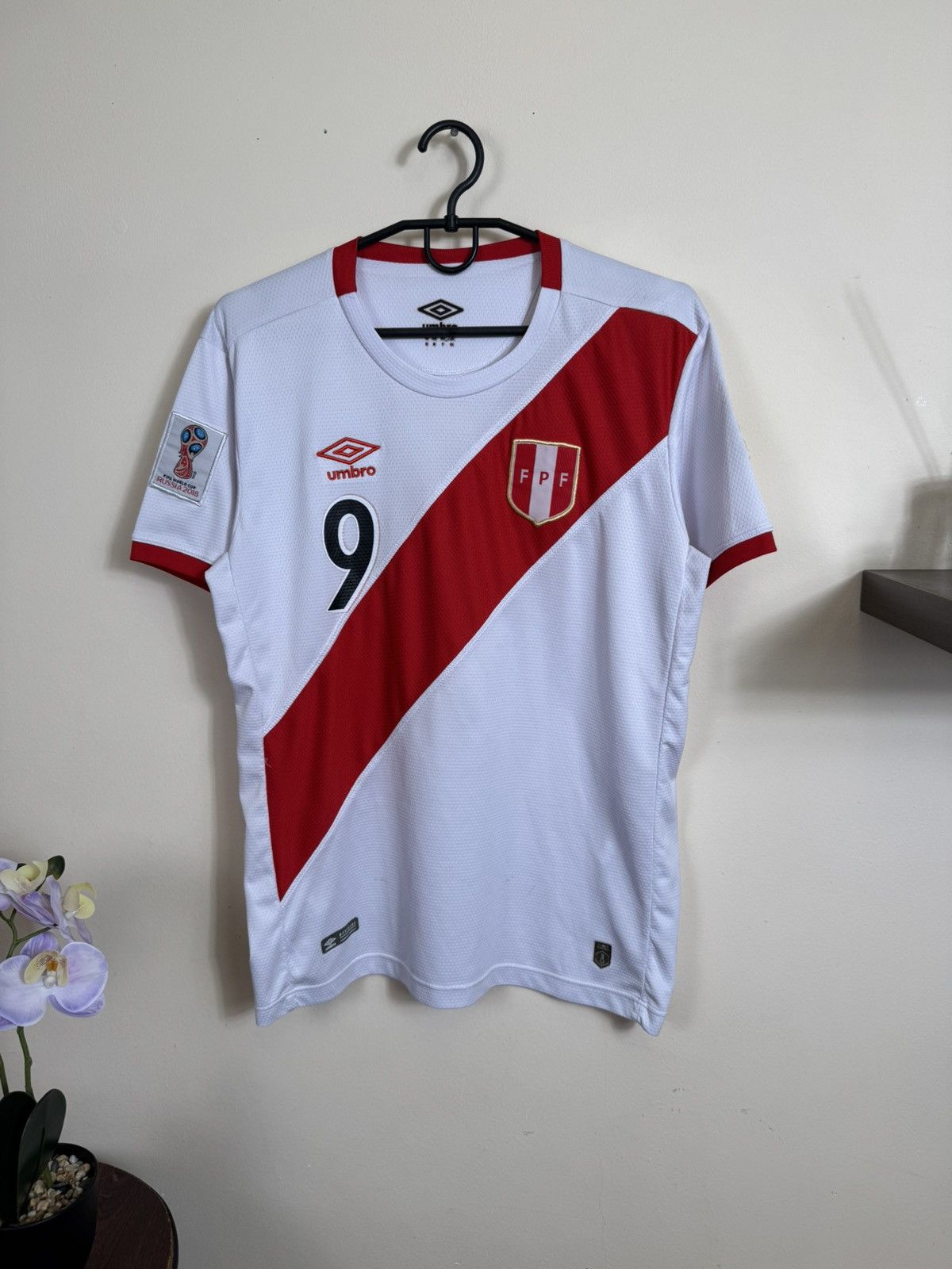 Umbro Umbro Peru FPF Jersey 2018 Guerrero #9 Football Shirt Home Size US M / EU 48-50 / 2 - 5 Thumbnail