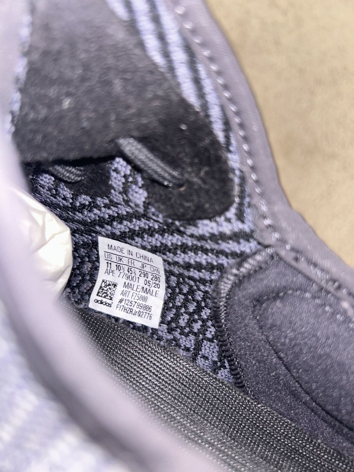Adidas Yeezy Boost 350 V2 Carbon Size US 11 / EU 44 - 10 Thumbnail