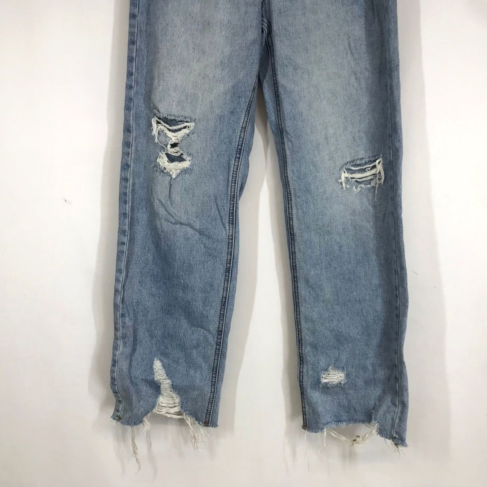 Bdg BDG Urban Outfitters Cowboy Jean Distressed Straight Leg Jeans Light Wash 28 Size 28" / US 6 / IT 42 - 3 Thumbnail