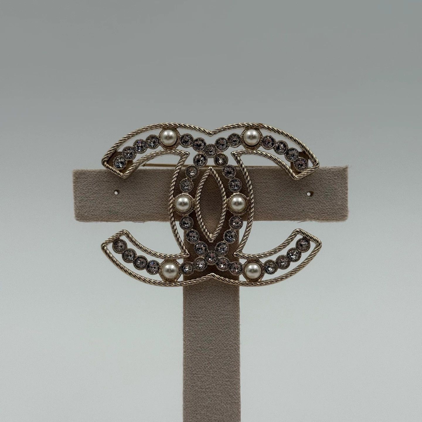 Chanel Chanel New Unused Brooch Size ONE SIZE - 1 Thumbnail