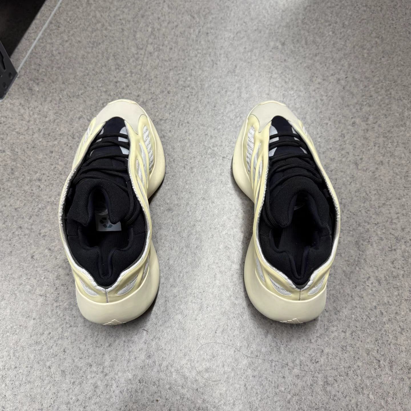 Adidas adidas Yeezy 700V3 Casual Shoes K15 Size US 10 / EU 43 - 8 Thumbnail