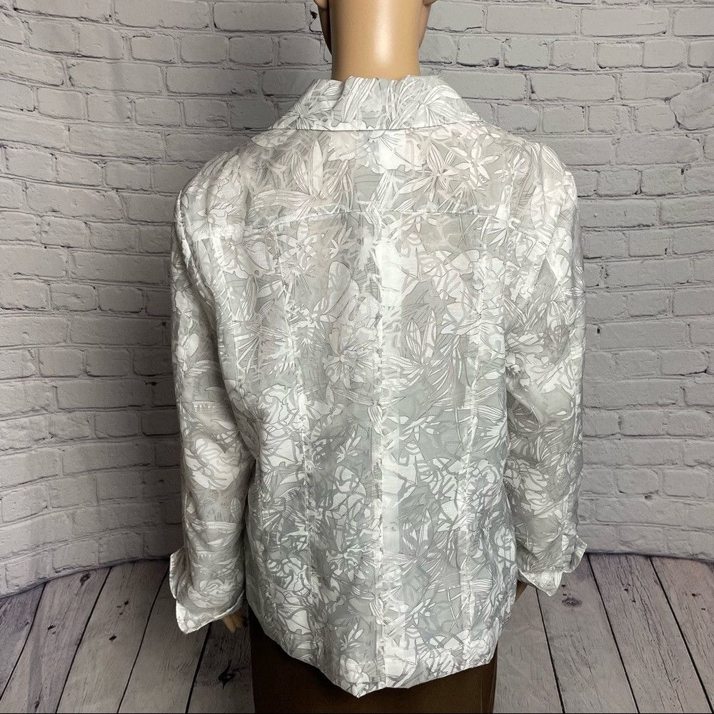 Chicos NWT New $99 Chico's Simple Sheer Saeran Grey Jacket Size 2 Size L / US 10 / IT 46 - 4 Thumbnail