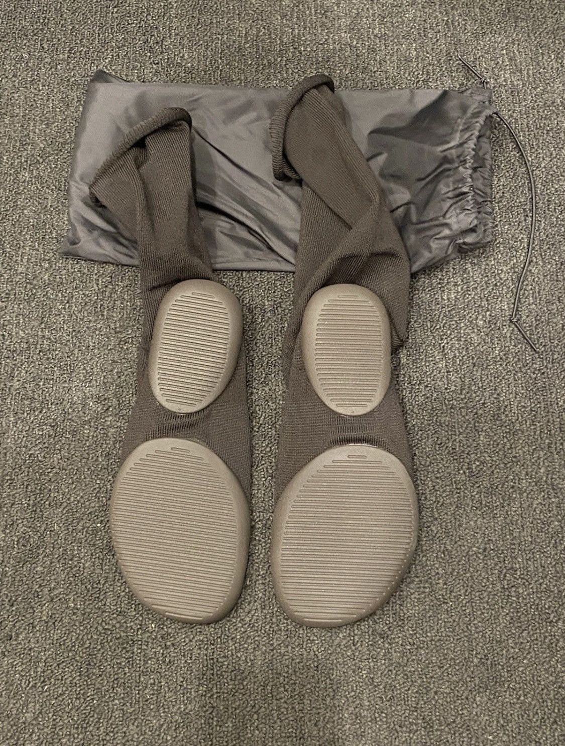 Yeezy YZY Yeezy Pods PD-01 Size 1 NEW AUTHENTIC Size US 8.5 / EU 41-42 - 4 Thumbnail