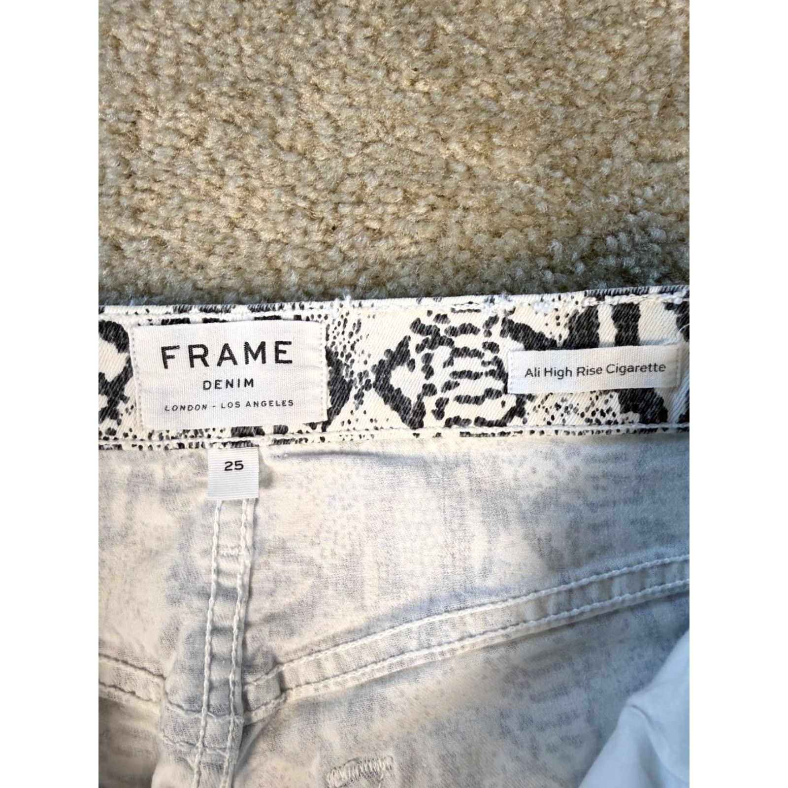 frame denim ali high rise cigarette $285 Dublin Distressed Skinny Dark Blue Jeans 26 Sits above waist Frame Denim | Jeans |