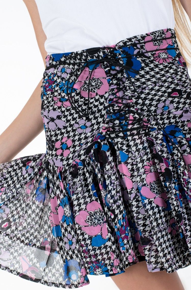 Guess Guess new with tag XS premium skirt with floral patterns Size 25" / US 0 / IT 36 - 7 Thumbnail