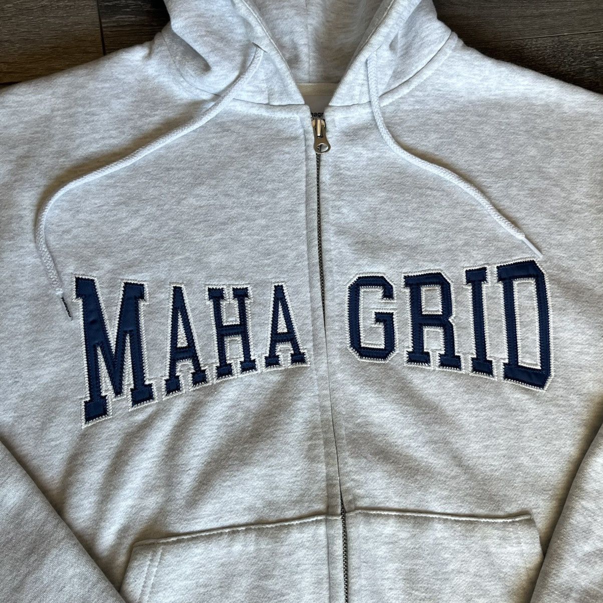 Japanese Brand Mahagrid Applique Stitched Logo Zip Up Hoodie Heather Grey Size US S / EU 44-46 / 1 - 4 Thumbnail