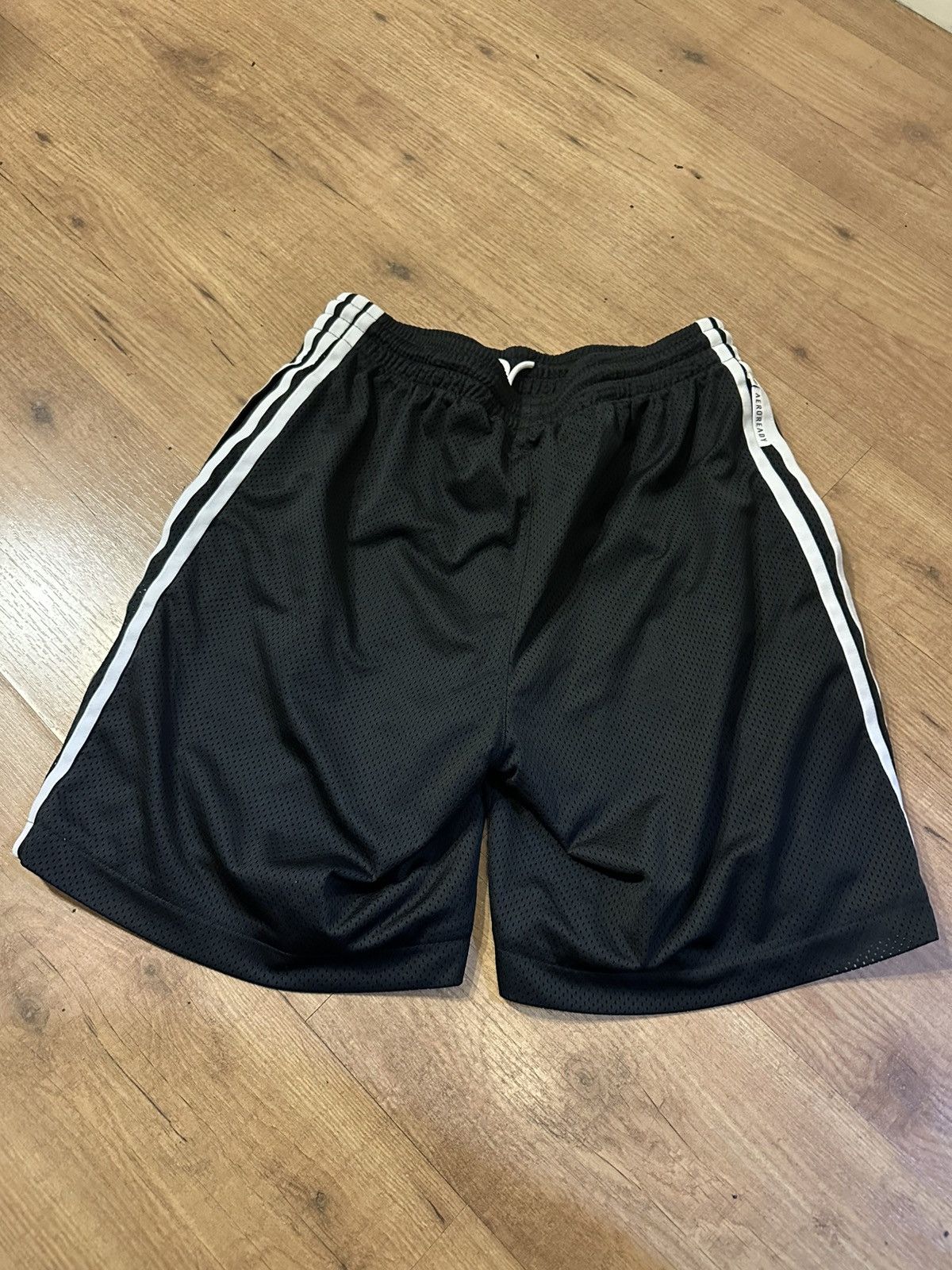 Adidas Adidas Shorts Size US 32 / EU 48 - 2 Thumbnail