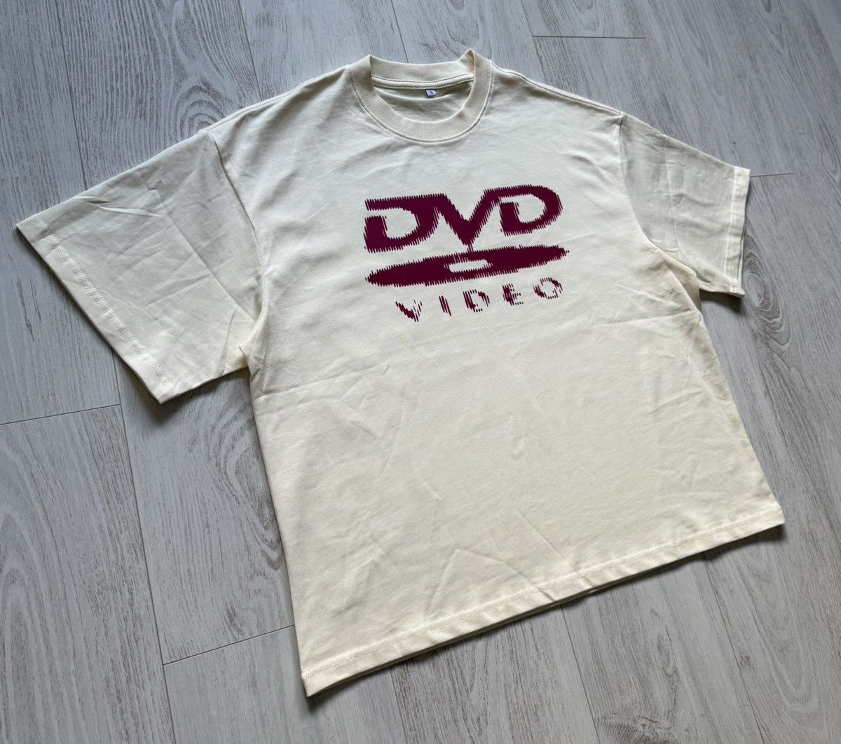 Other DVD Video Logo Boxy Vintage Custom Creme Magenta T-Shirt S Size US S / EU 44-46 / 1 - 3 Thumbnail