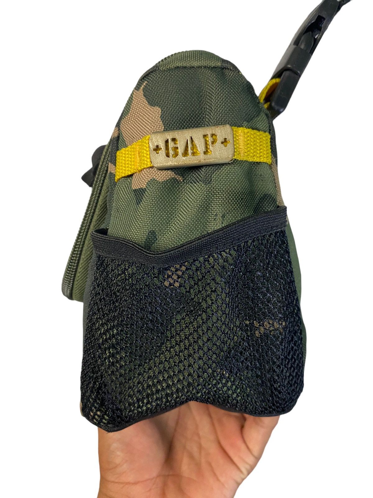 Designer × Gap × Vintage 👍 GAP KIDS CAMO sling bag Clutch backpack outdoor y2k Size ONE SIZE - 4 Thumbnail