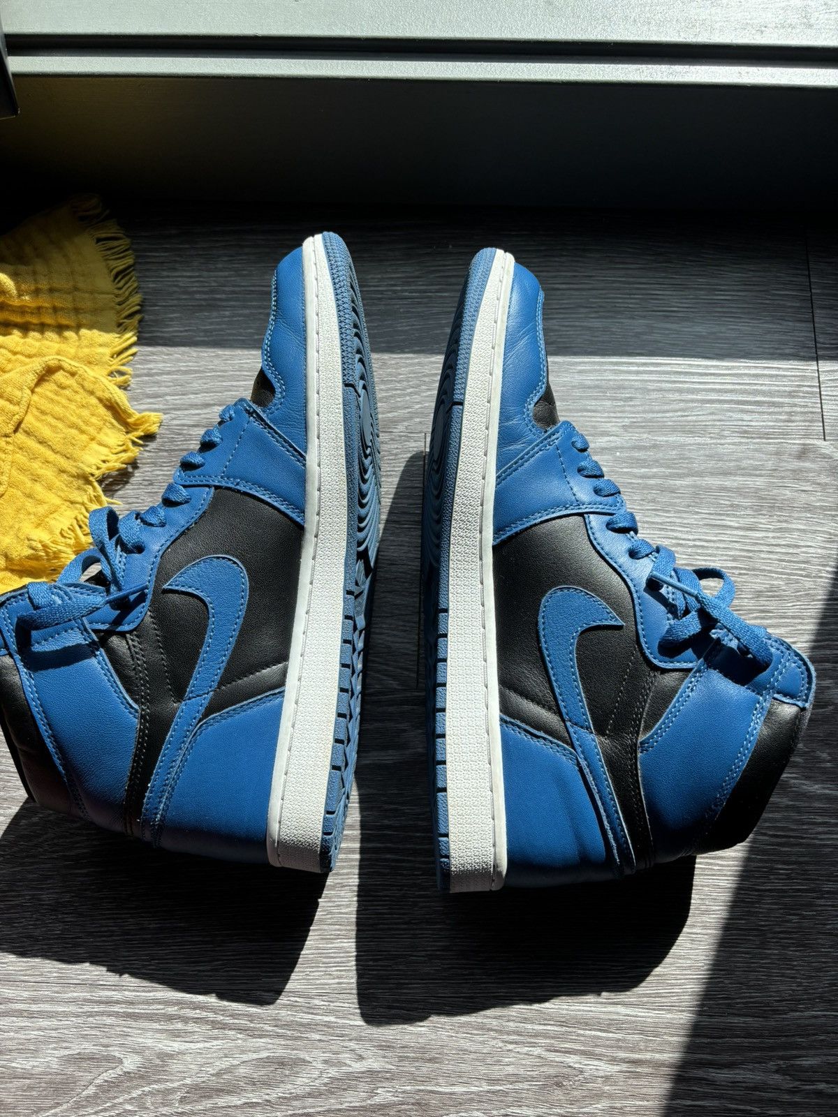 Nike Jordan 1 Retro High OG (Dark Marina Blue) Size US 11.5 / EU 44-45 - 2 Thumbnail