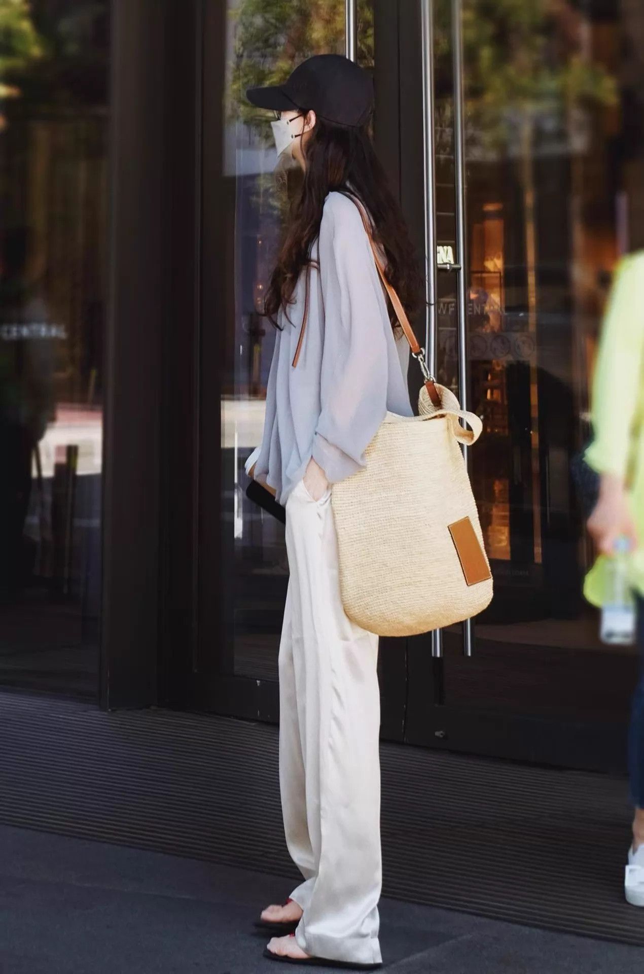 Loewe LOEWE 2019 Resort Straw Tote w/ Cowhide Strap & Logo AH295 Size ONE SIZE - 9 Thumbnail