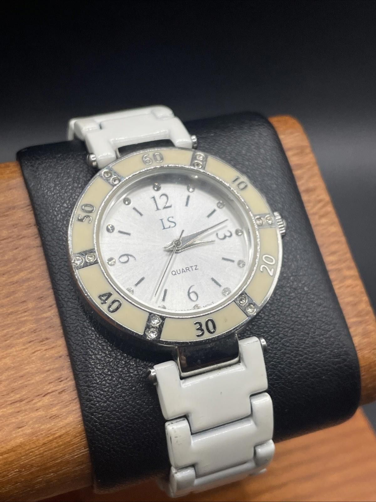 LSDworldpeace LS Women's Watch 15963 White Dial & Band New Battery Size ONE SIZE - 1 Thumbnail