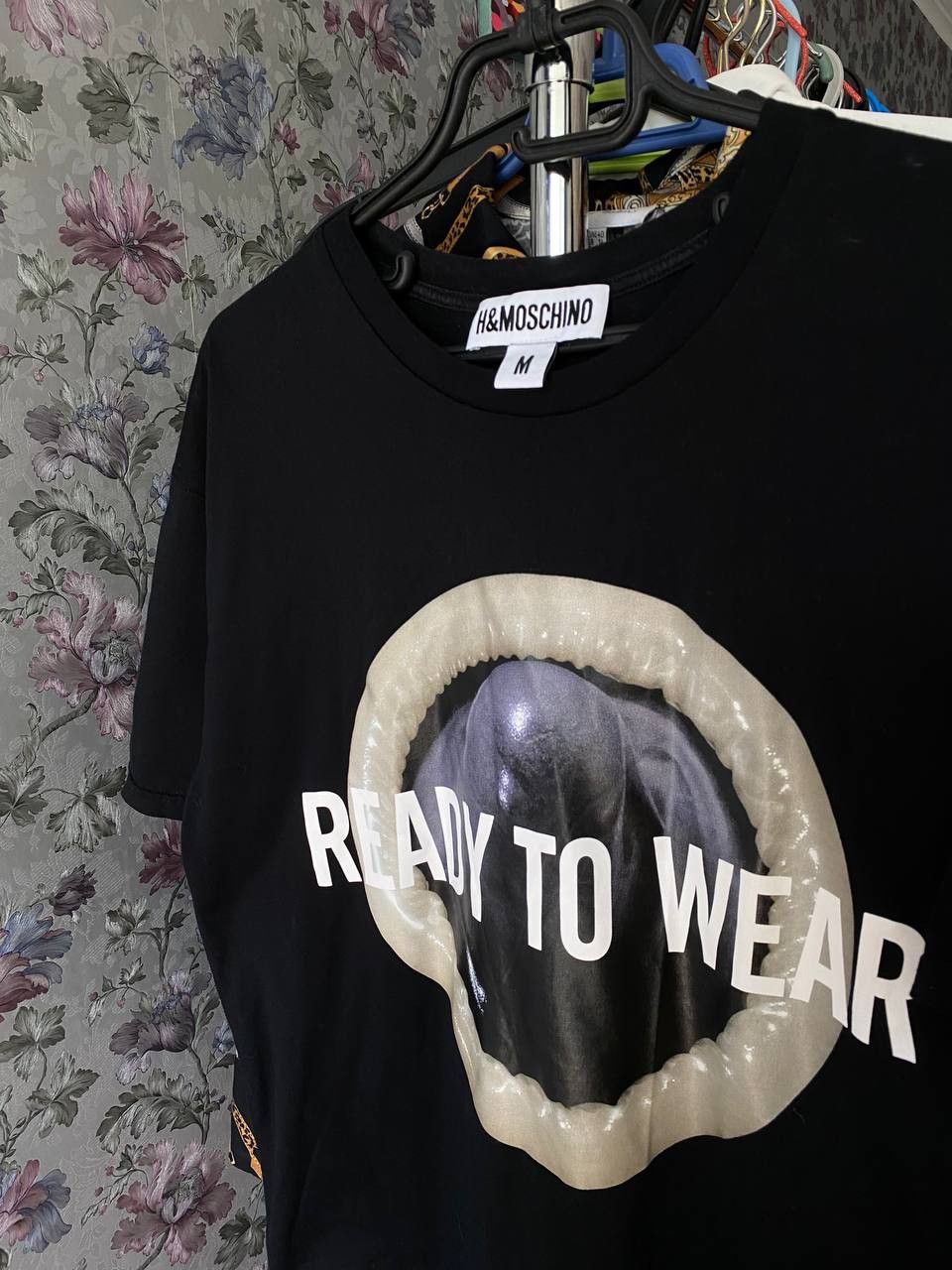 Moschino Moschino x H&M Tee t shirt Condom Adult Humor Tee Size US M / EU 48-50 / 2 - 2 Thumbnail