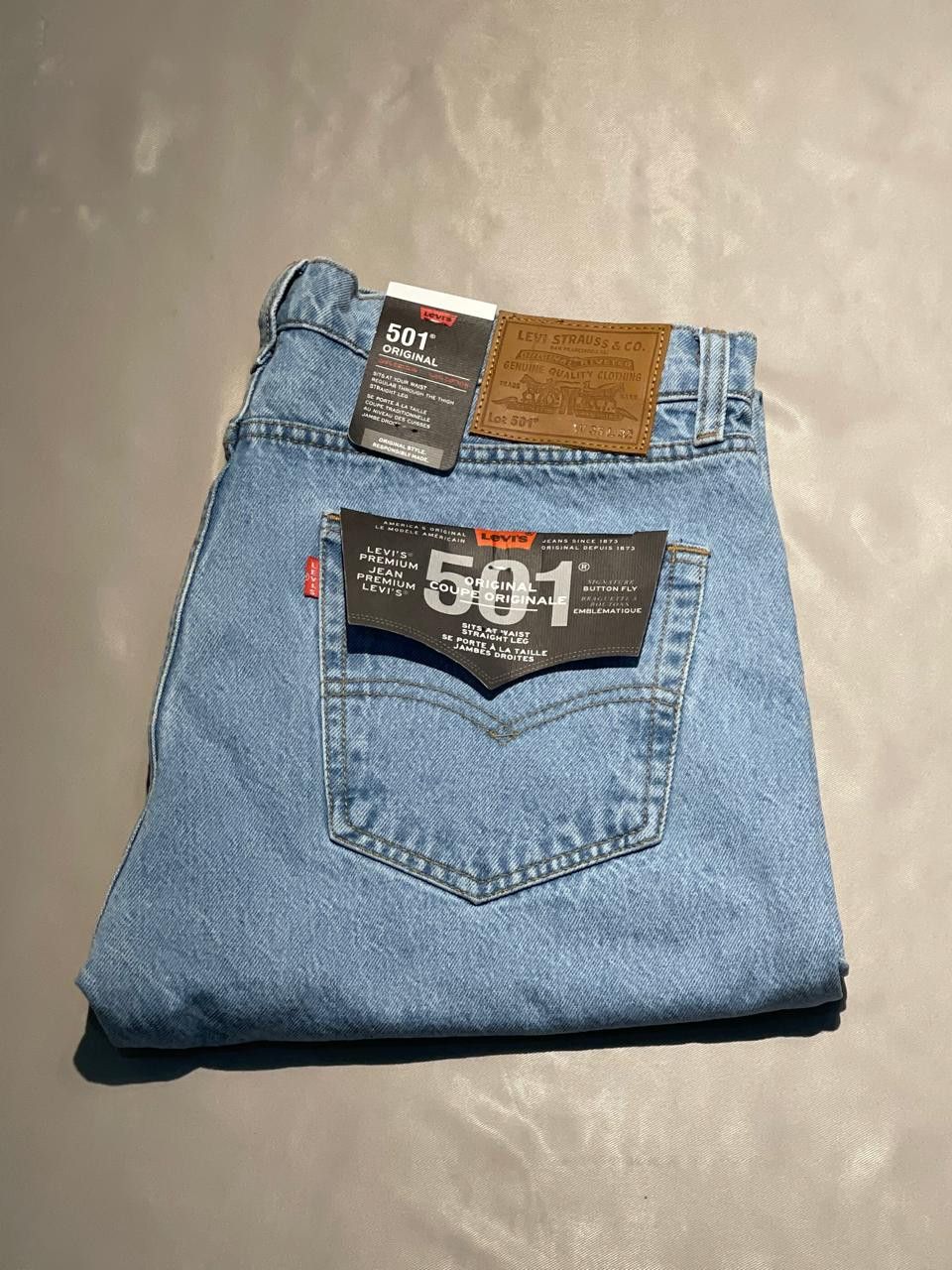 Levi's LEVI'S 501 Men's Blue Jeans – W36 L32 – Light Blue Size US 36 / EU 52 - 1 Thumbnail