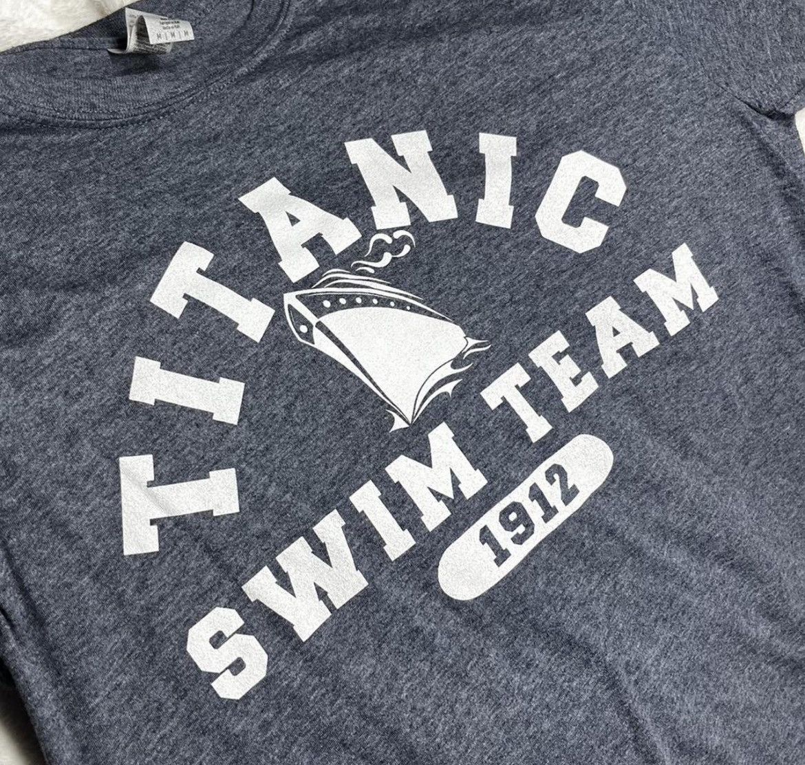 Hanes Titanic Swim Team 1912 Graphic Tee - Gildan - Dark Heather Size US M / EU 48-50 / 2 - 4 Thumbnail