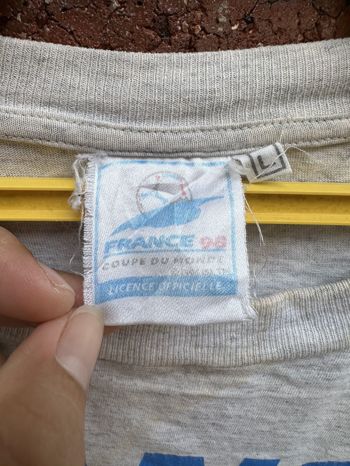 Vintage Vintage France 98 Coupe Du Monde Distress Tee Size US L / EU 52-54 / 3 - 6 Thumbnail