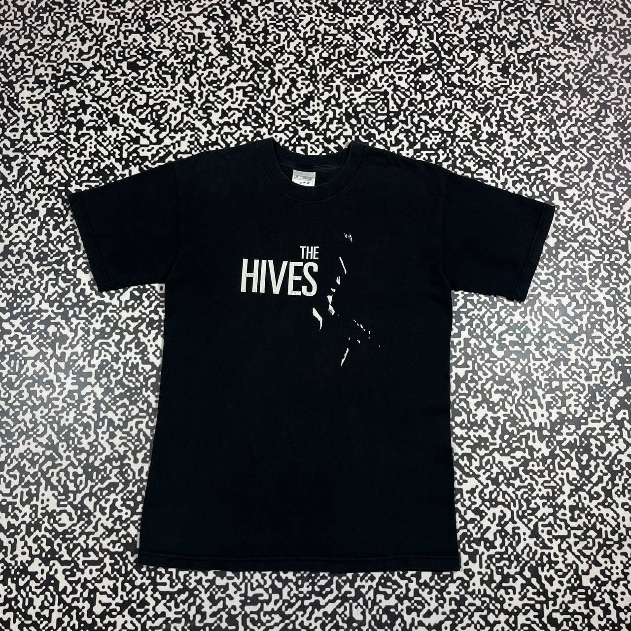 Band Tees Vintage 90s The Hives Band Rock Sweden Faded T-shirt Size US S / EU 44-46 / 1 - 1 Thumbnail