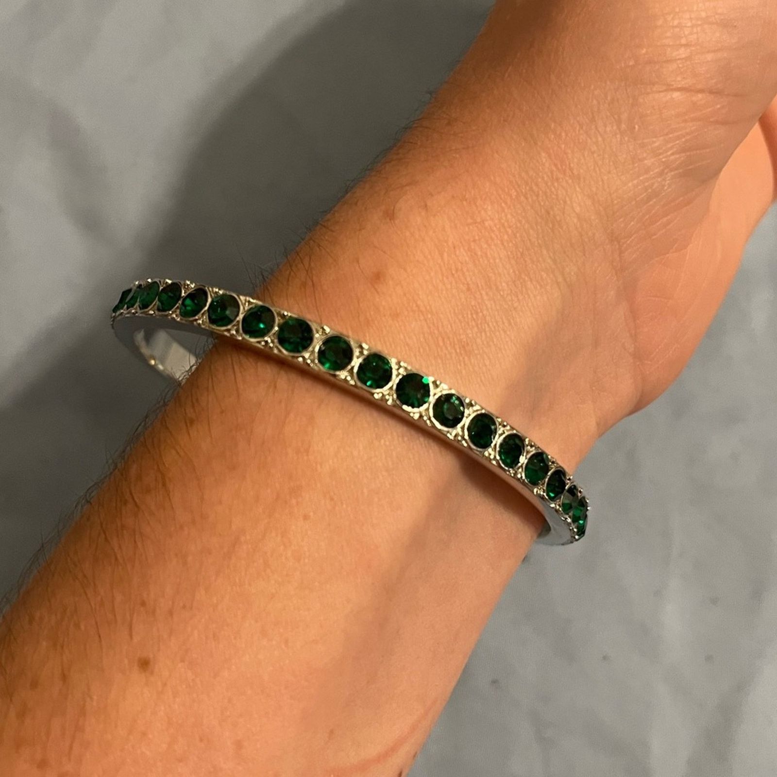 Other NWOT Crystal Emerald Bangle Bracelet Size ONE SIZE - 1 Thumbnail