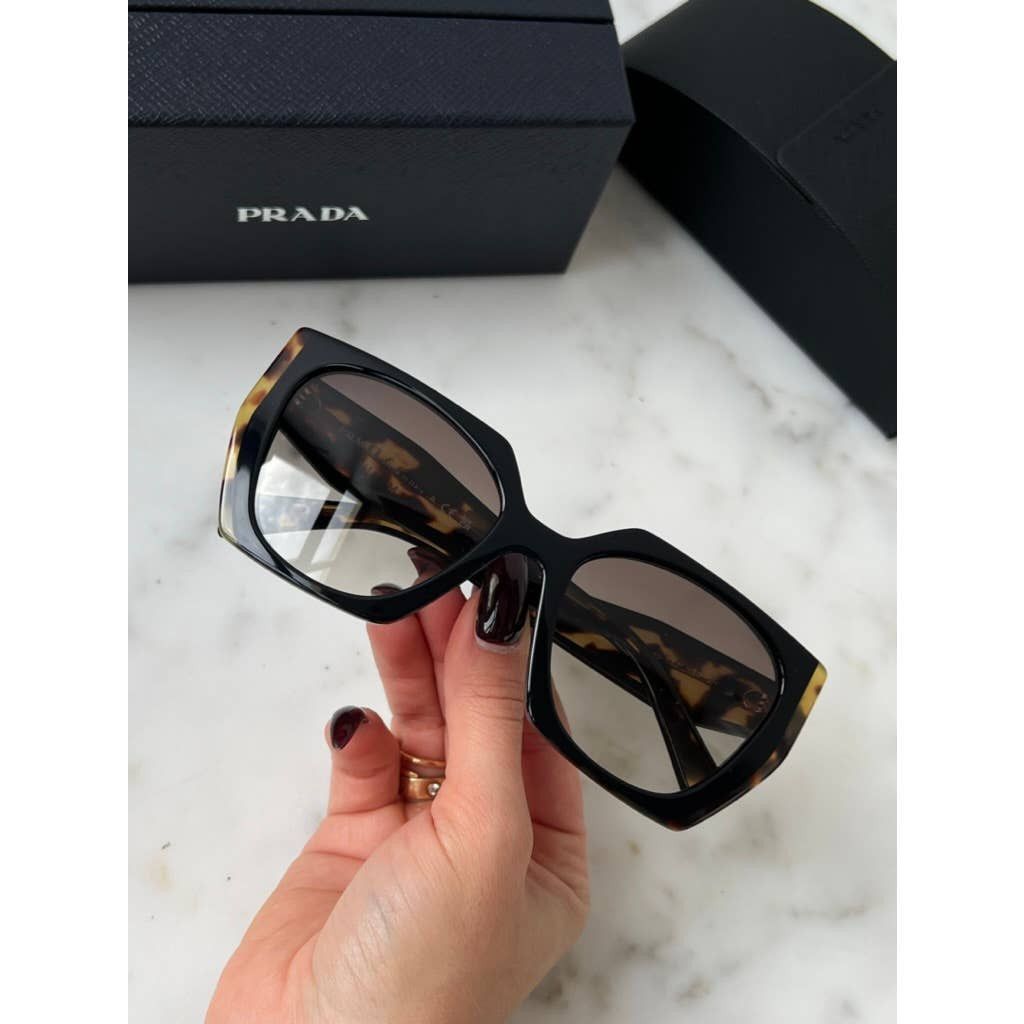 PRADA キャットアイサンクラス PR15WS 22A20I NEW Prada PR15WS Cat Eye Sunglasses in Black